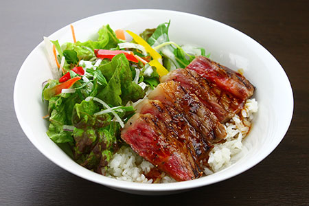 黒毛和牛のステーキ丼