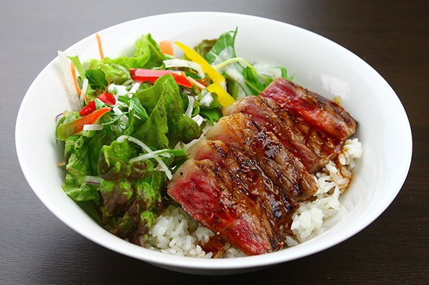 黒毛和牛のステーキ丼